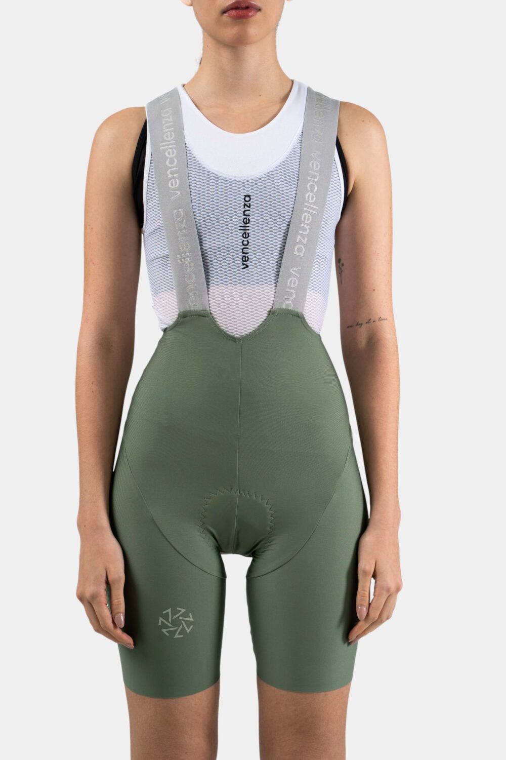 Pantaloneta con tirantas corte limpio V-II