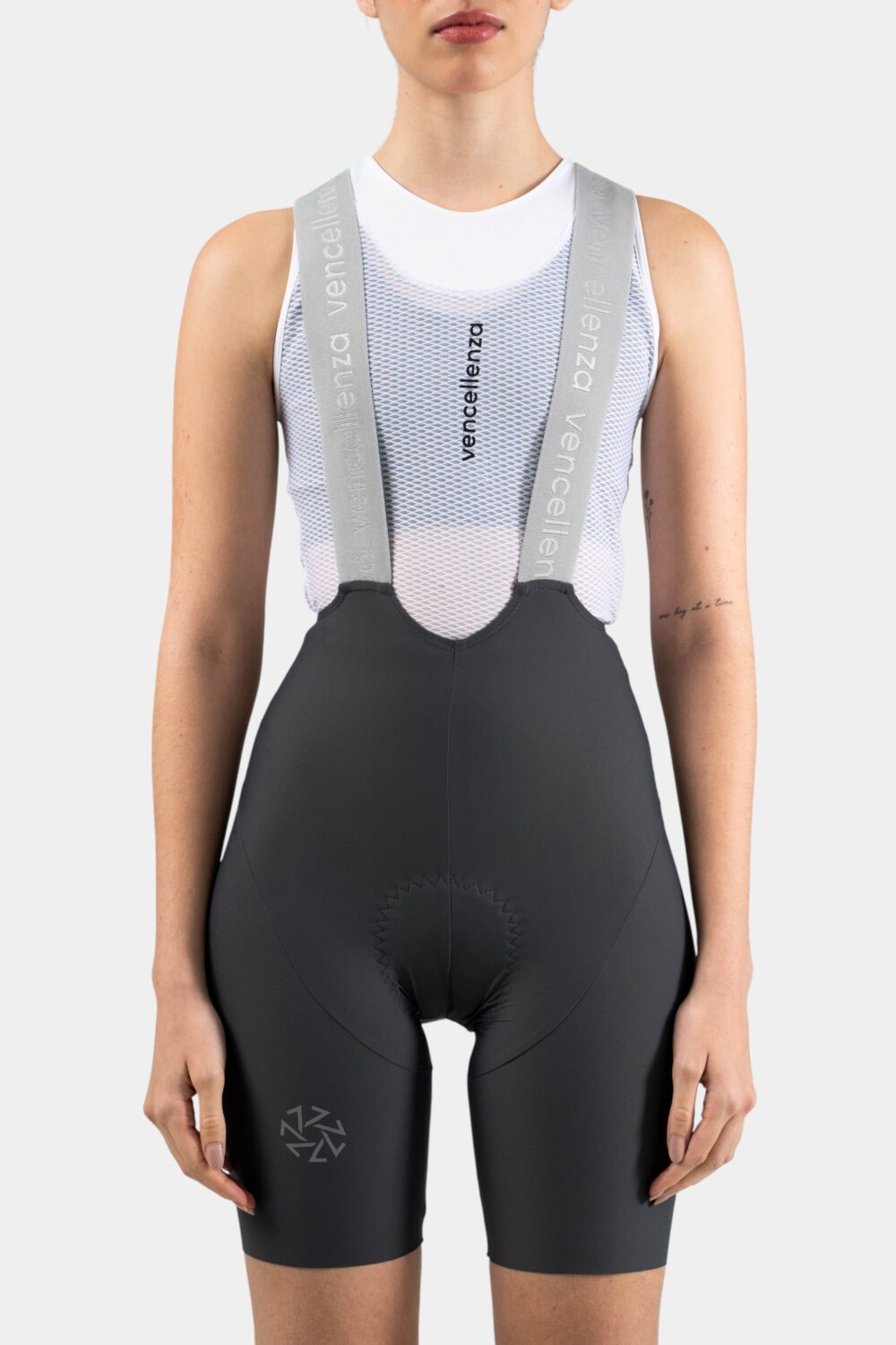Pantaloneta con tirantas corte limpio V-II